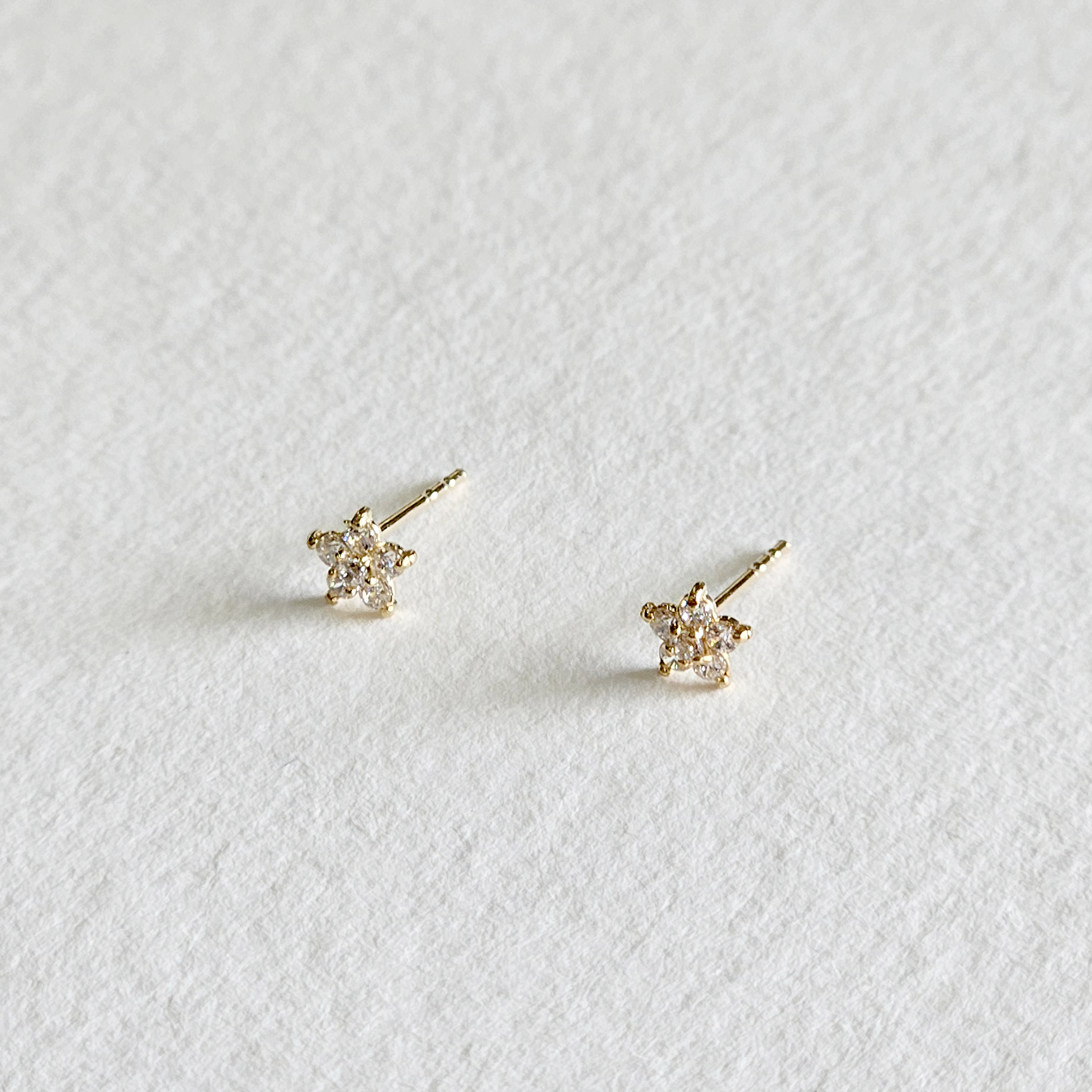 Side angle highlighting 14K gold flower earring dimensions