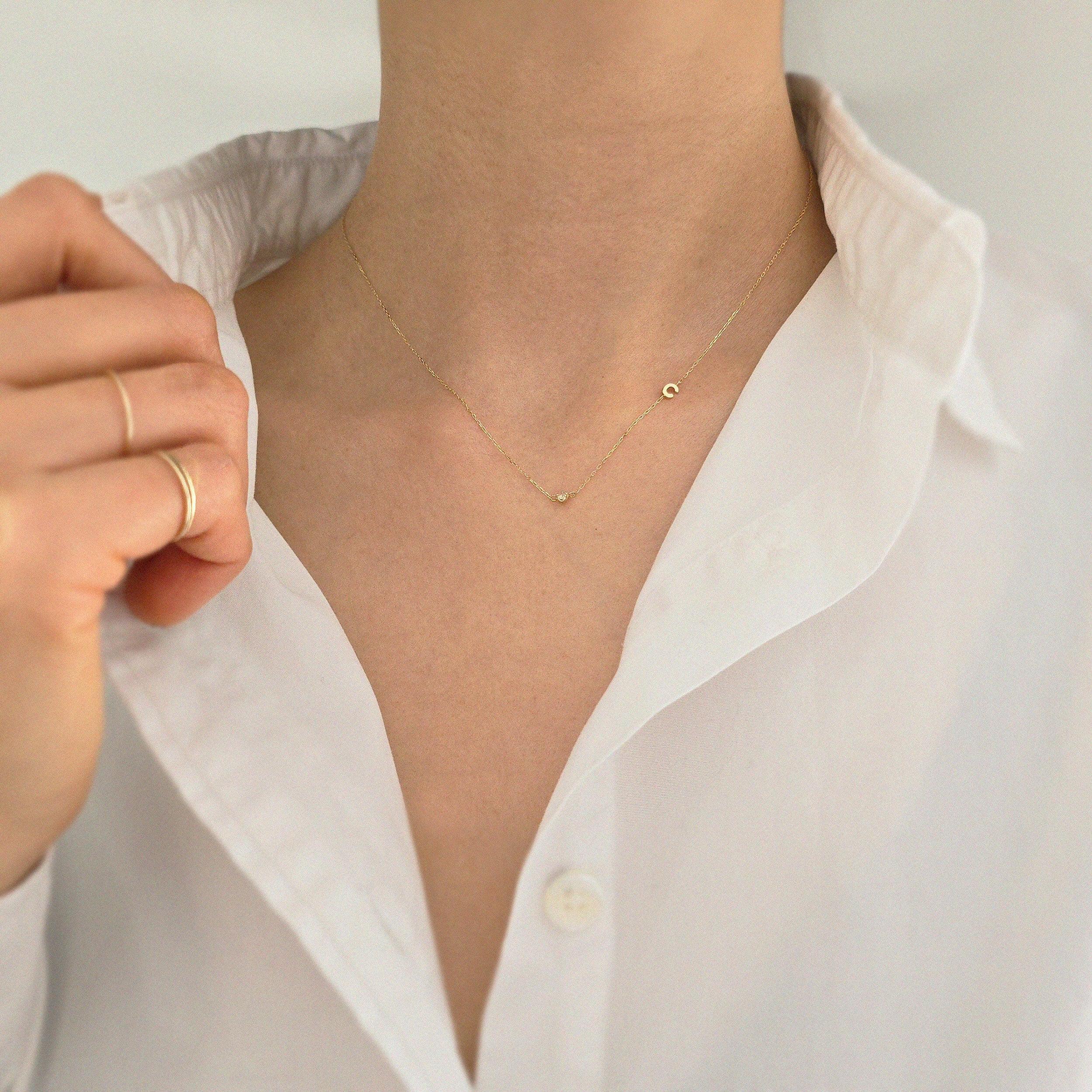 Model wearing Laondrim 14K initial necklace – dainty gold chain with diamond charm