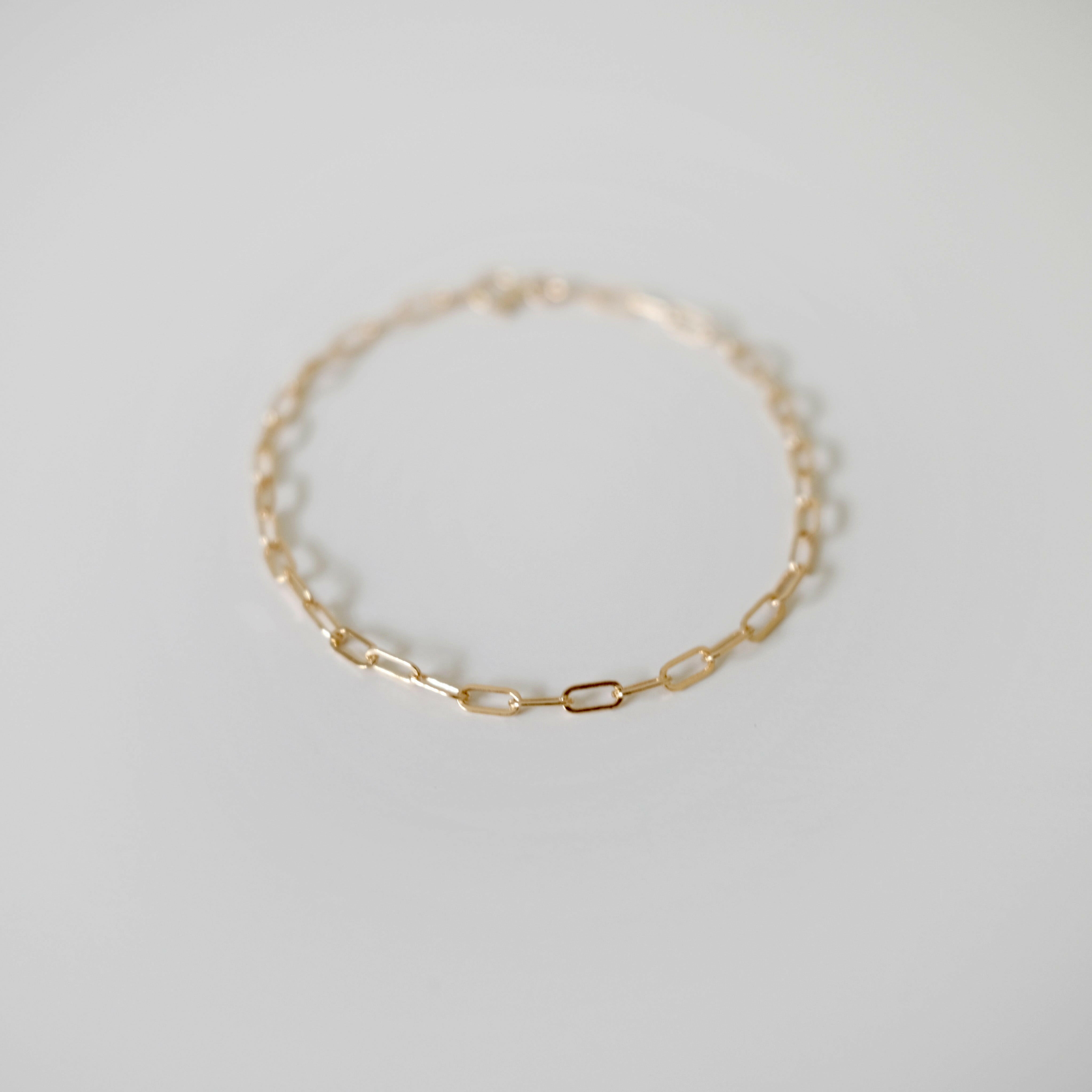 Macro detail of gold chain bracelet showing structure and shine