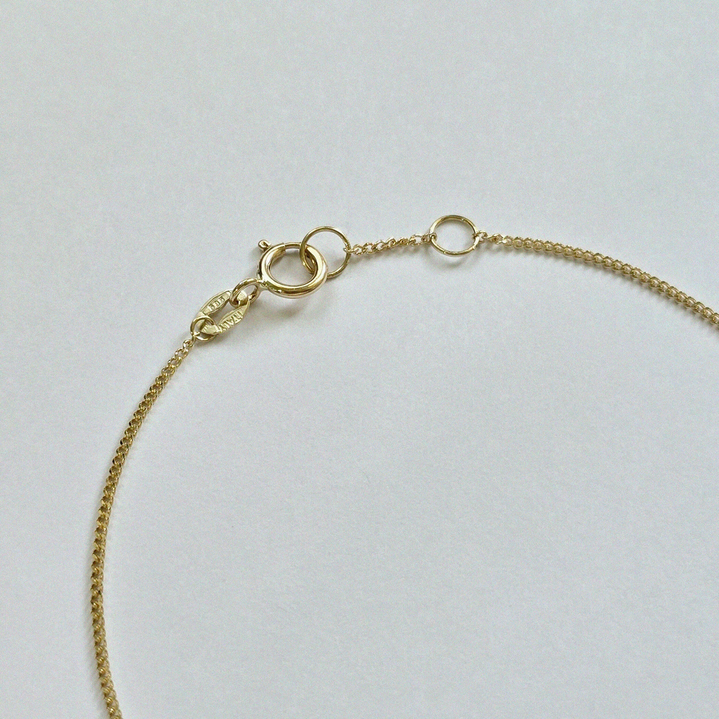 Close-up of Capri Bracelet’s polished clasp and curved link detail