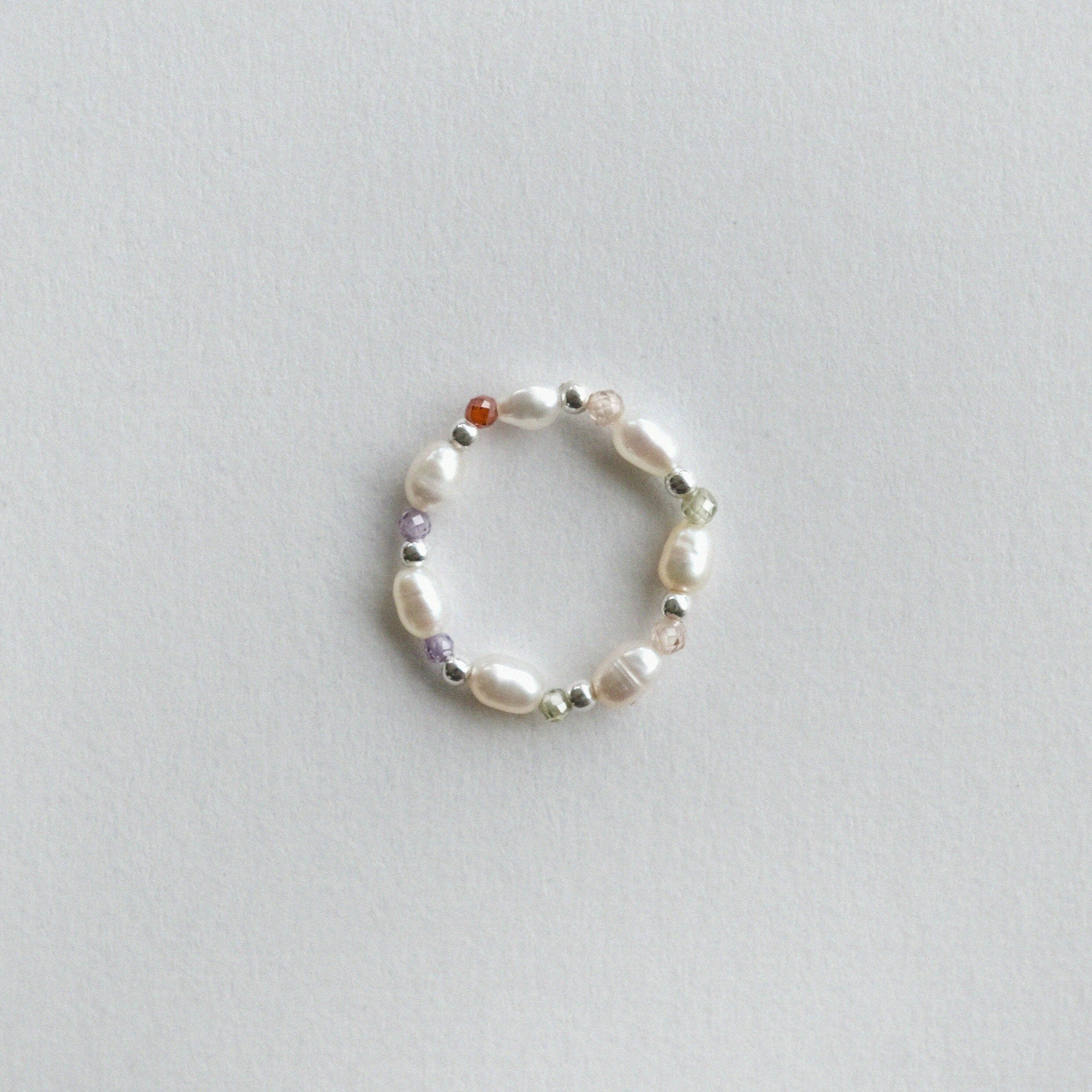 Colour stone pearl ring featuring an oval shaped freshwater pearl with colourful stone between, elegant and exquisite jewelry design