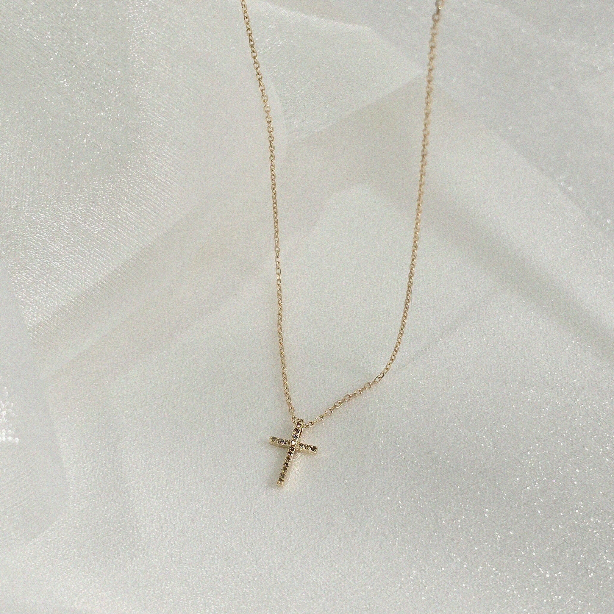 Elegant profile of pendant highlighting diamond settings