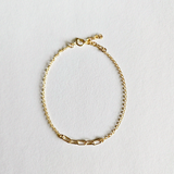 Top-down view of Elio Bracelet with central bold link chain visible
