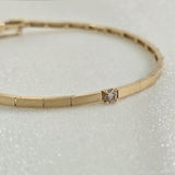 Elegant solid gold chain bracelet with central diamond accent