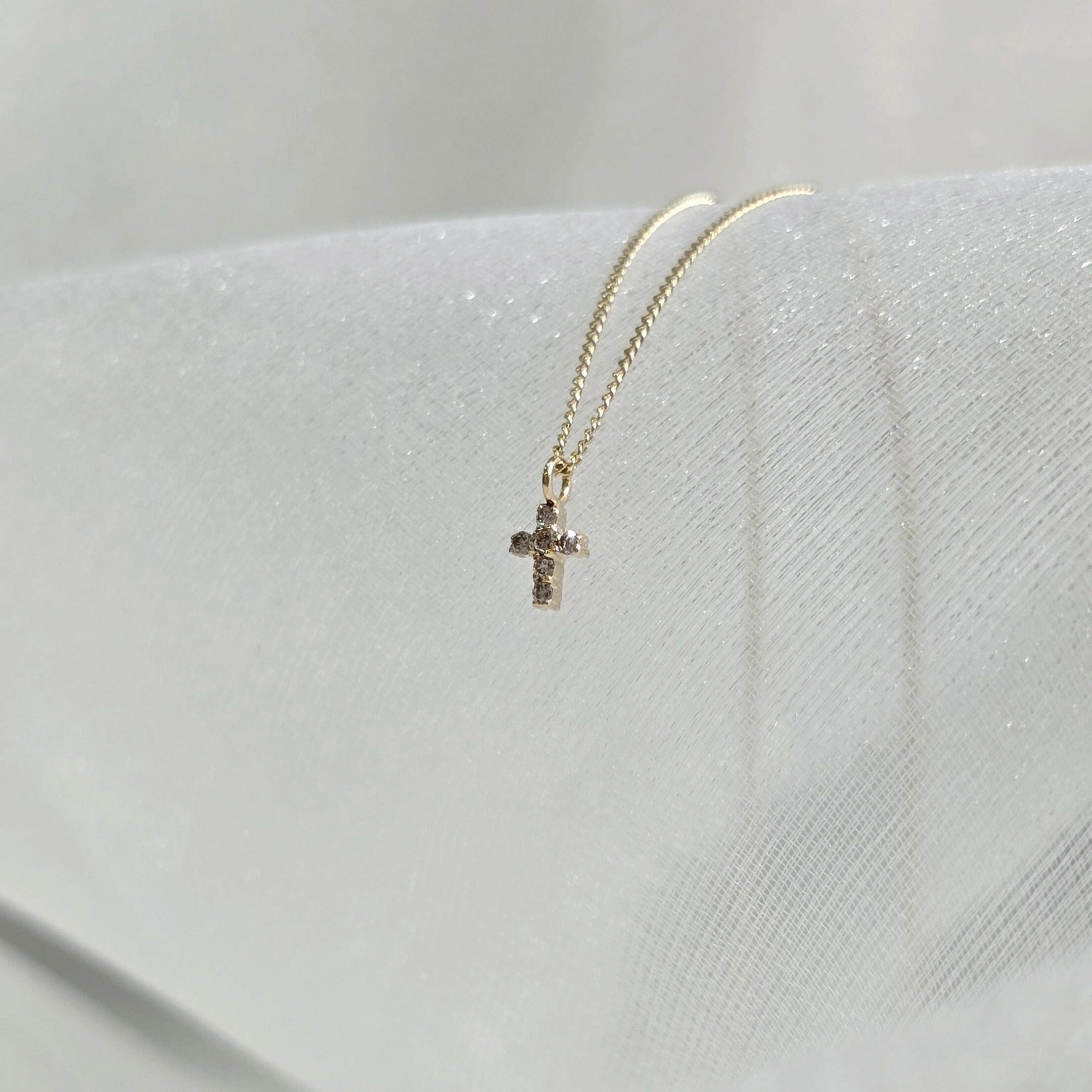 Side profile showing pendant thickness and light reflection of diamond cross