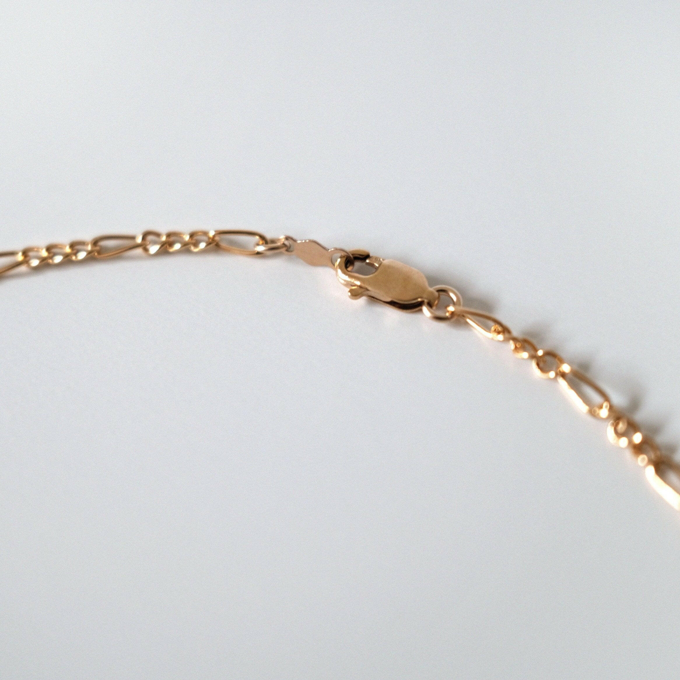 Side view showing Figaro link sequence and lobster clasp