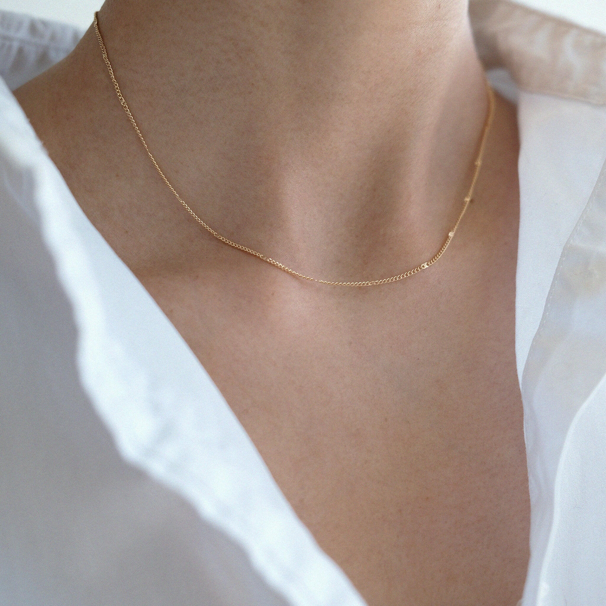 Solo styling with chain sitting on collarbone