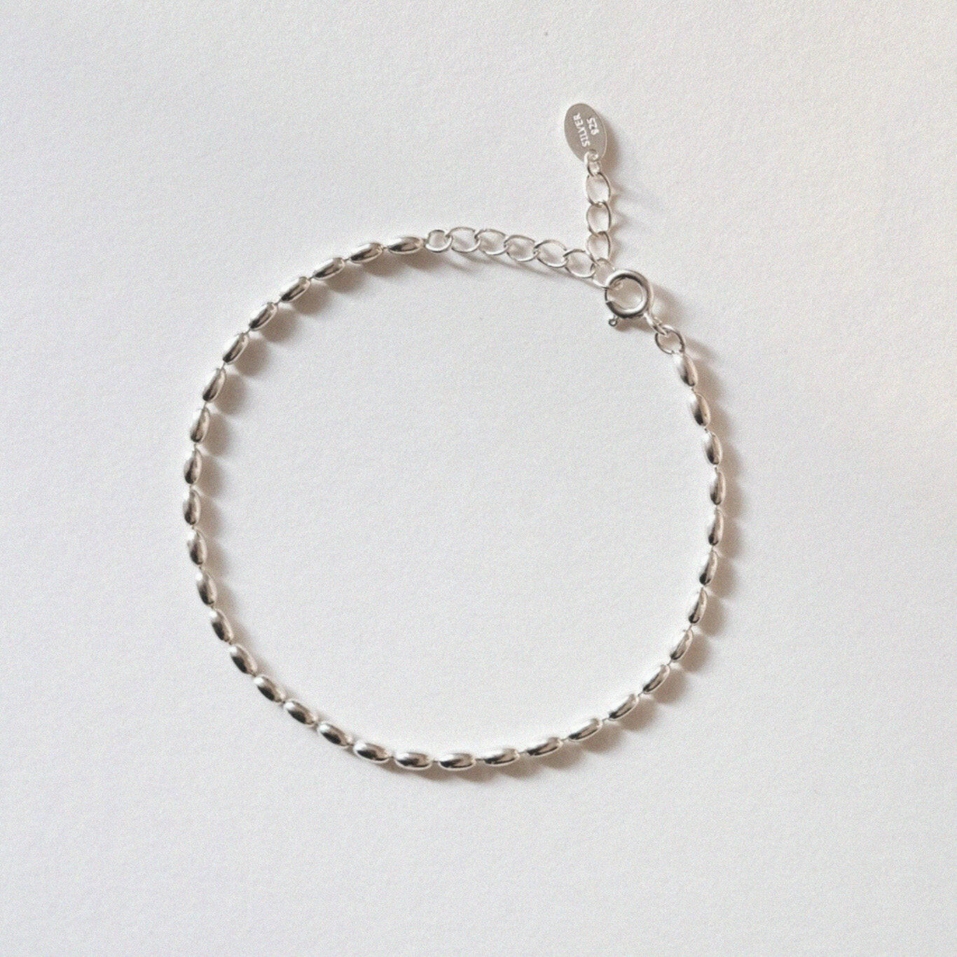 Vienna bracelet featuring a sleek, polished 3D oval-shaped chain design, perfect for sophisticated style