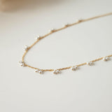 Elegant pearl necklace showcasing lustrous pearls, perfect for formal occasions and timeless style.