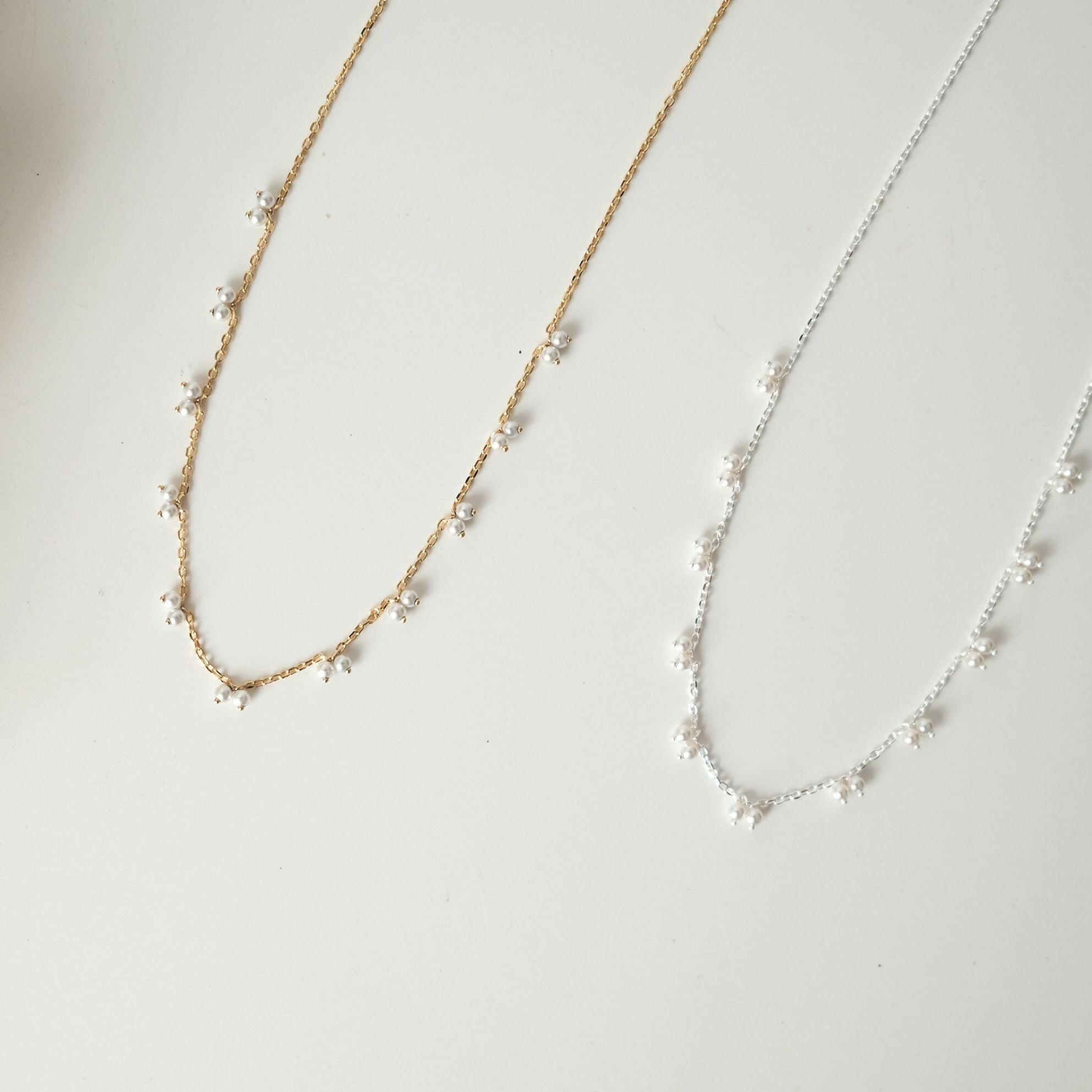 Elegant pearl necklace showcasing lustrous pearls, perfect for formal occasions and timeless style.