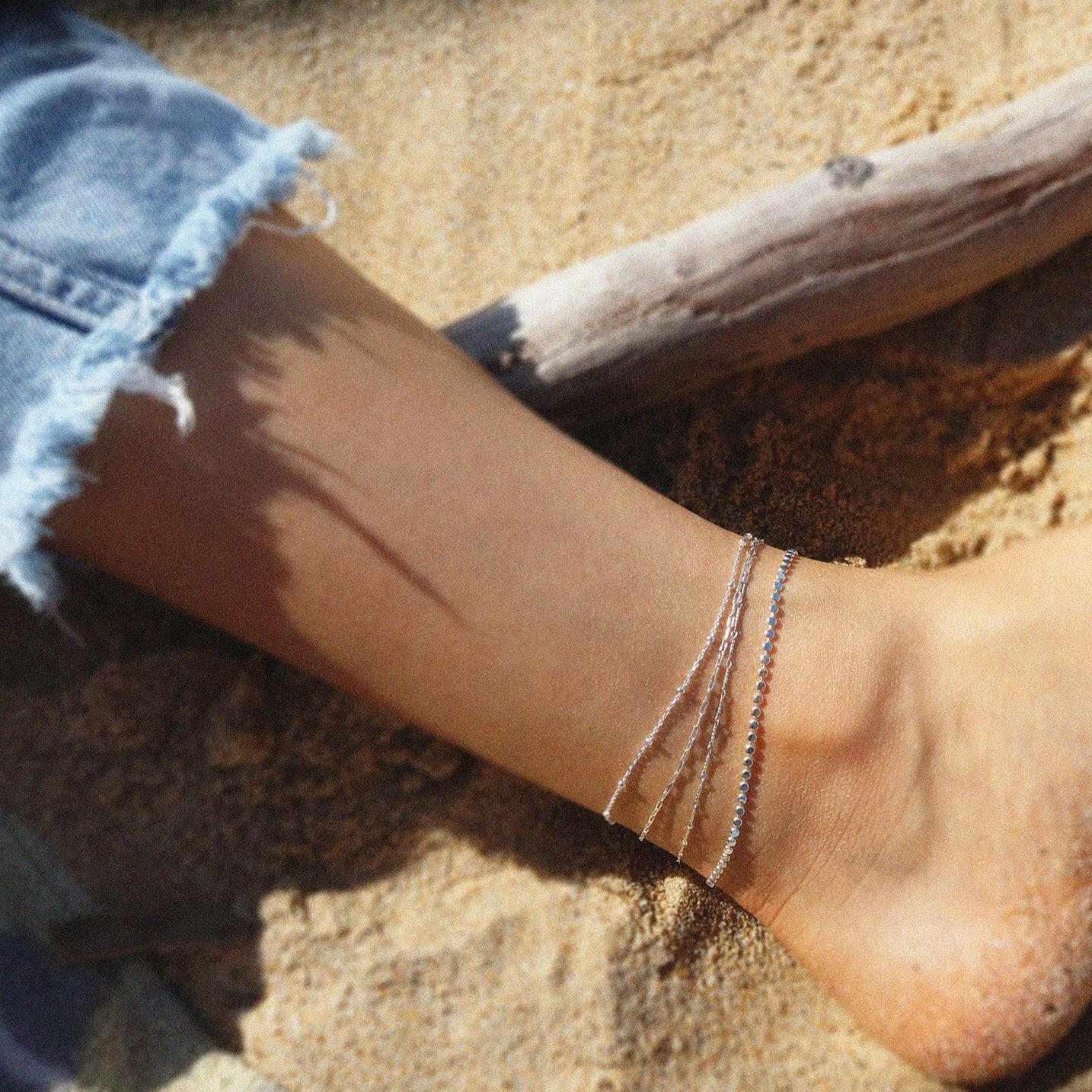 Dainty dotted chain anklet with delicate dot detail, minimal fine look jewelry for elegant style