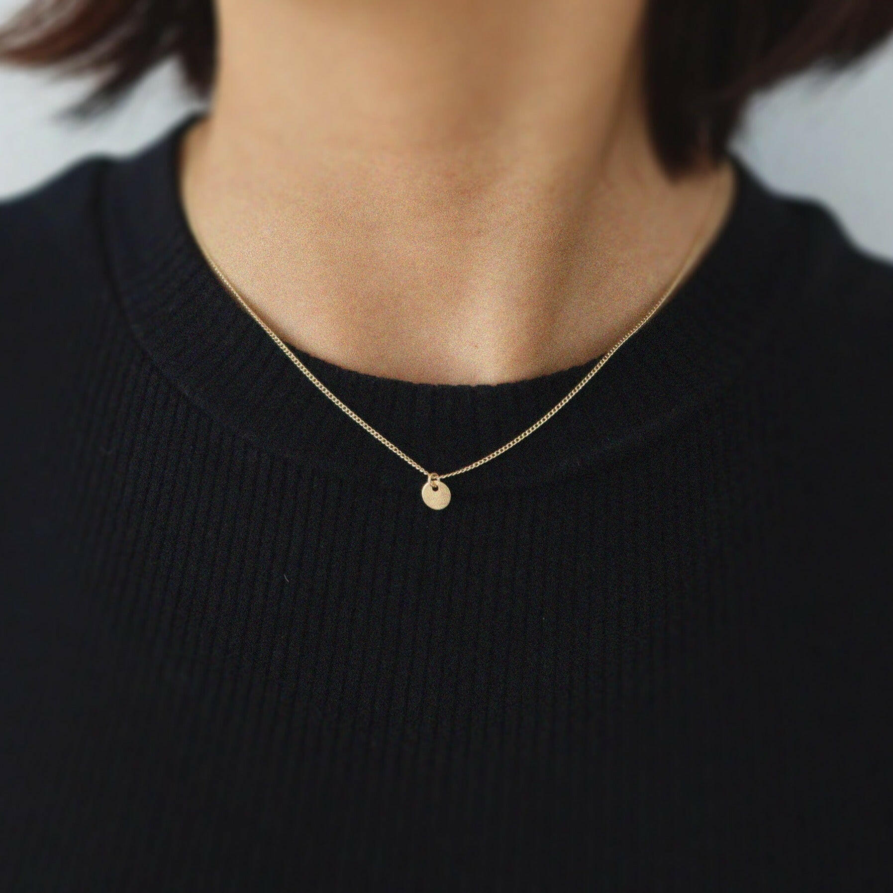 Solo wear: necklace centered on model
