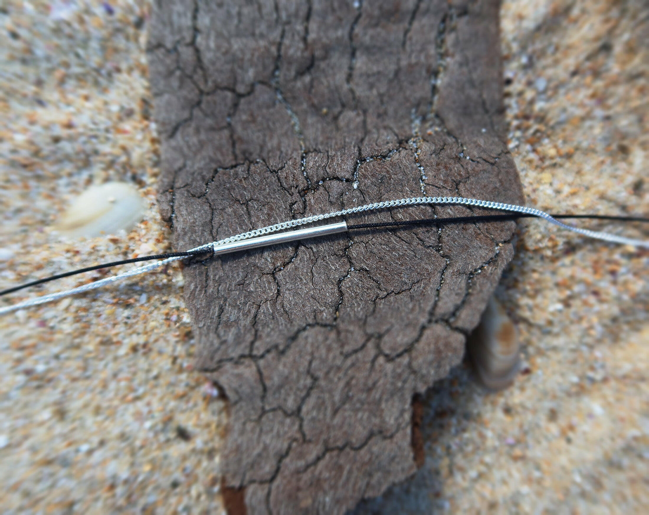 Elegant anklet featuring thread chain and silver bar accent, perfect jewelry piece for a stylish casual look.