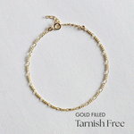 Top-down view of S Figaro Bracelet showing fine gold Figaro chain