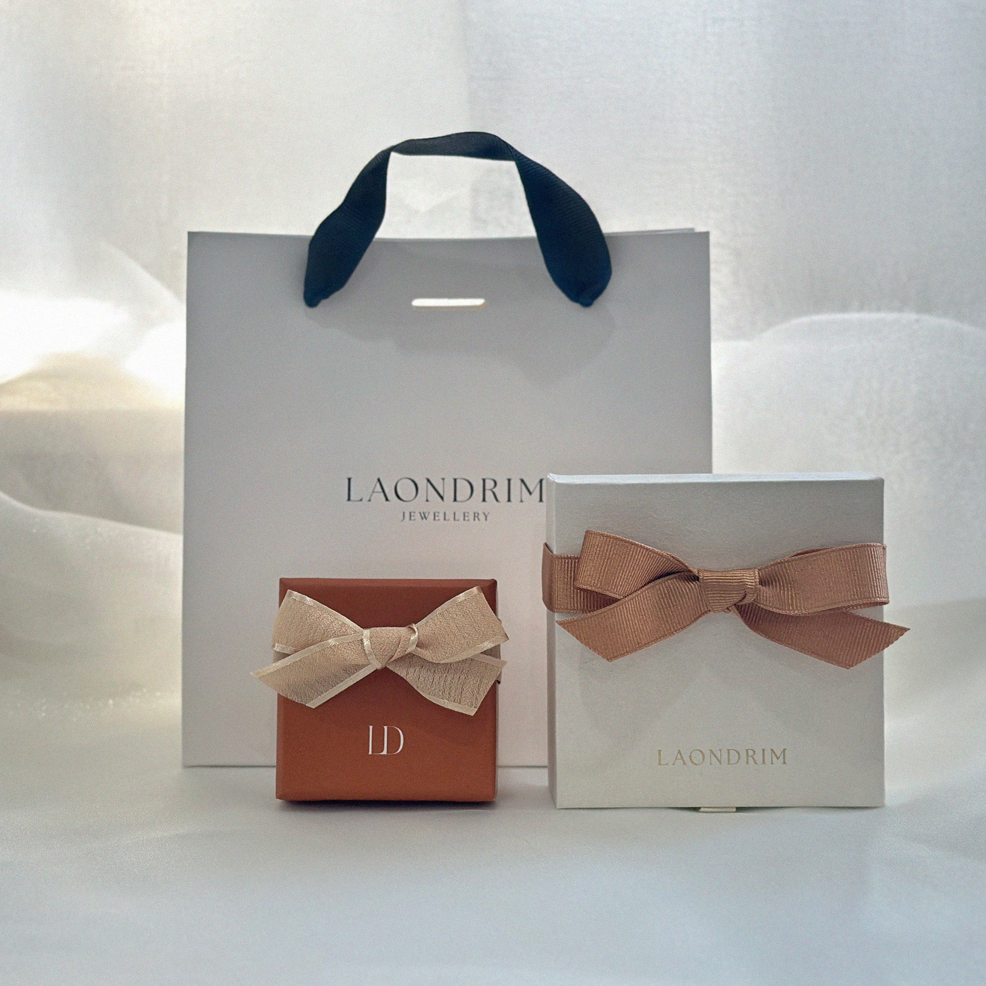 Laondrim jewelry boxes with ribbons on a white background